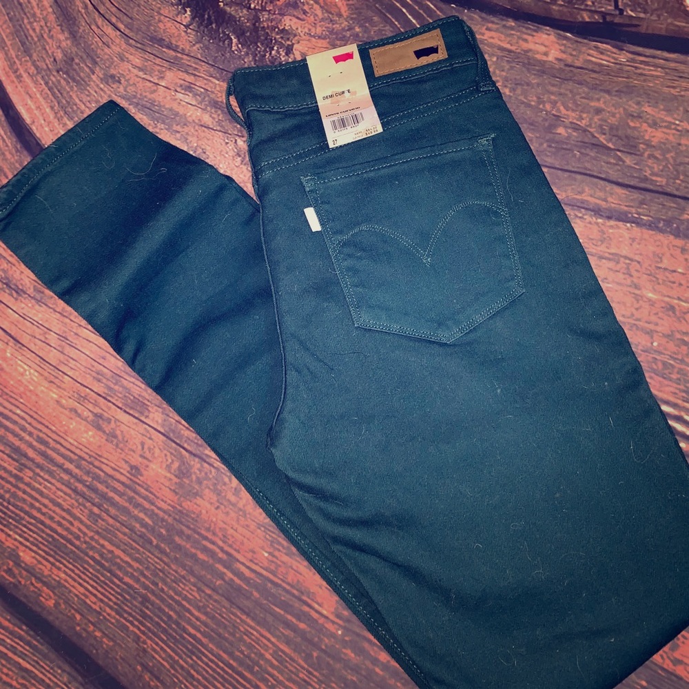 Levi’s evergreen skinny jeans 🌲